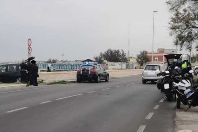 Bari, controlli sulla costa: multe a cestisti, runners e "arricciatori" di polpi